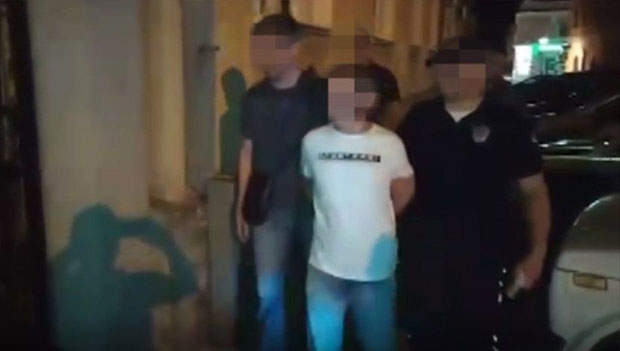 СНИМАК ХАПШЕЊА ЧЕТВОРОСТРУКОГ УБИЦЕ: После борбе прво убио жене, па Рају, у селу закопао оружје (ВИДЕО+ФОТО)